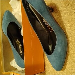 Ife stride blue suede pumps